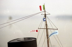 Il Normandie alza la bandiera di nave in partenza